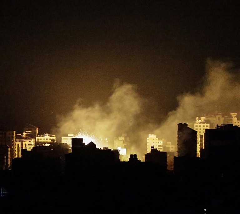 Israel intensifica los bombardeos sobre Gaza en preparación para la invasión terrestre