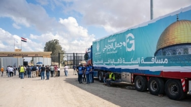 Un segundo convoy con 14 camiones entra a través de Egipto para llevar ayuda humanitaria a Gaza