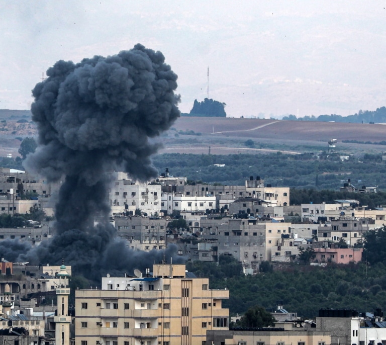 Noche de bombardeos israelíes en Gaza para "asestar un golpe fatal a las capacidades" de Hamás