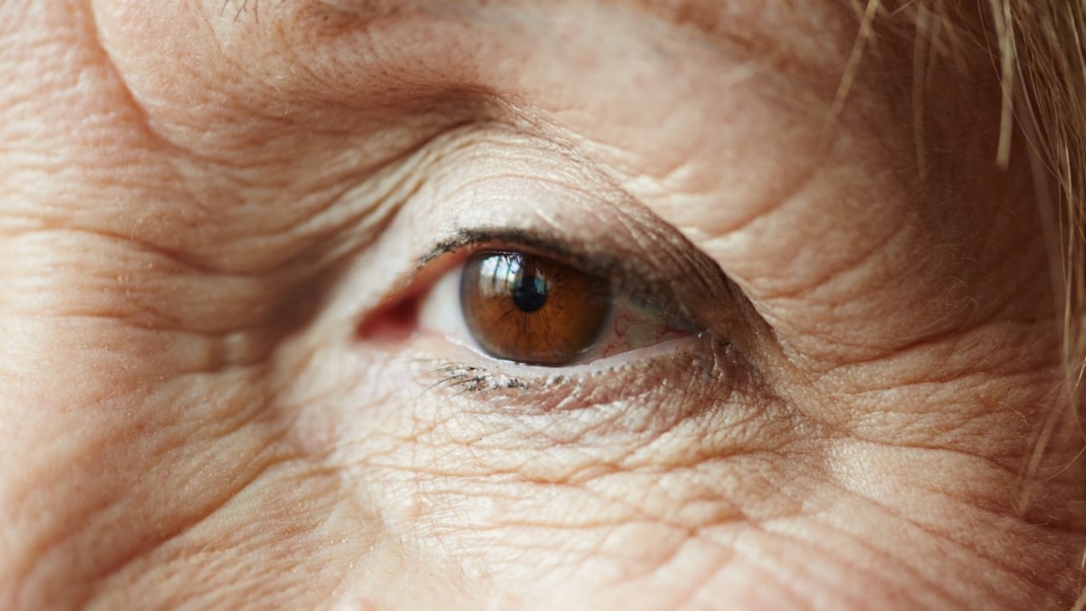 El ojo de una mujer madura.