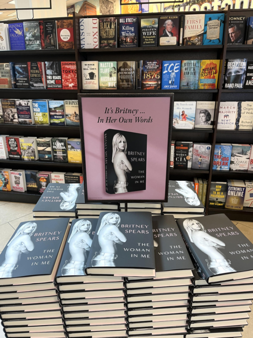 El libro de Britney Spears en una librería de Los Ángeles