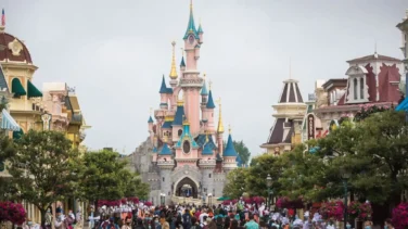 Un tren que llevaba eurodiputados a Estrasburgo acaba por error en Disneyland París