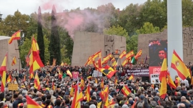 Abascal ante 100.000 manifestantes en Colón: "Sánchez no te atrevas a invocar el nombre de España para pisar las leyes"