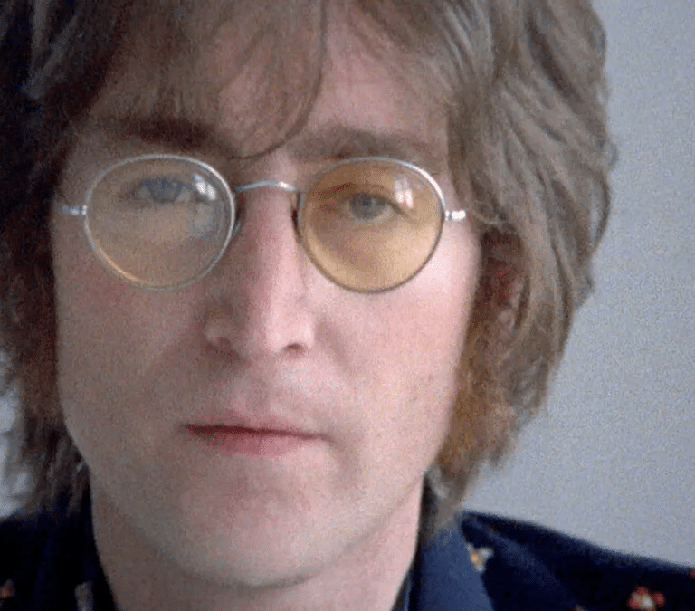 Si John Lennon levantase la cabeza…