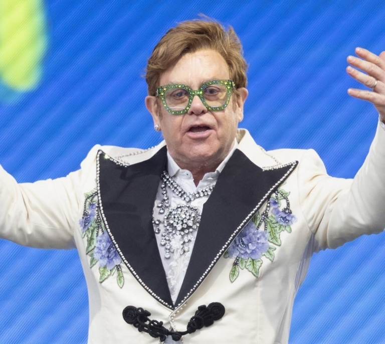 Tres premios Ondas hablando de Elton John