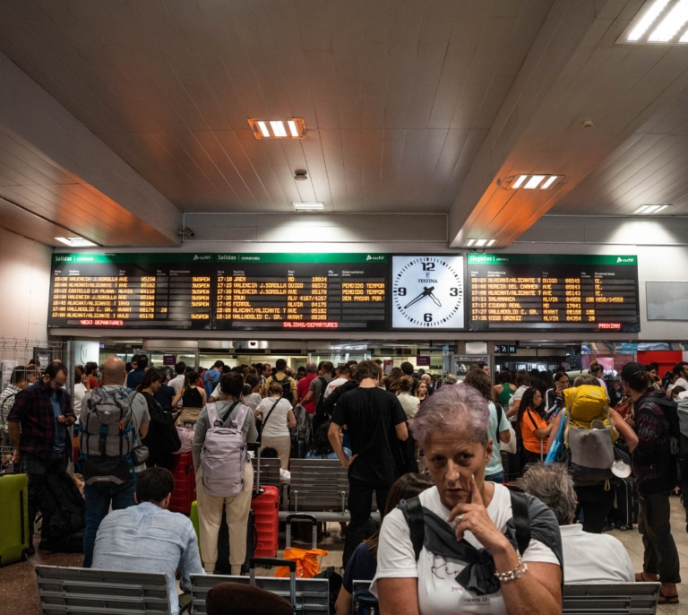 Una incidencia obliga a cortar la circulación de en la línea de alta velocidad Madrid-Barcelona