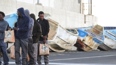 Interior busca destruir cientos de cayucos en Canarias al no poder almacenarlos