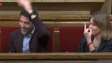 Peineta de los comunes a Vox que tacha al PSC de ser el "partido separatista de Cataluña"