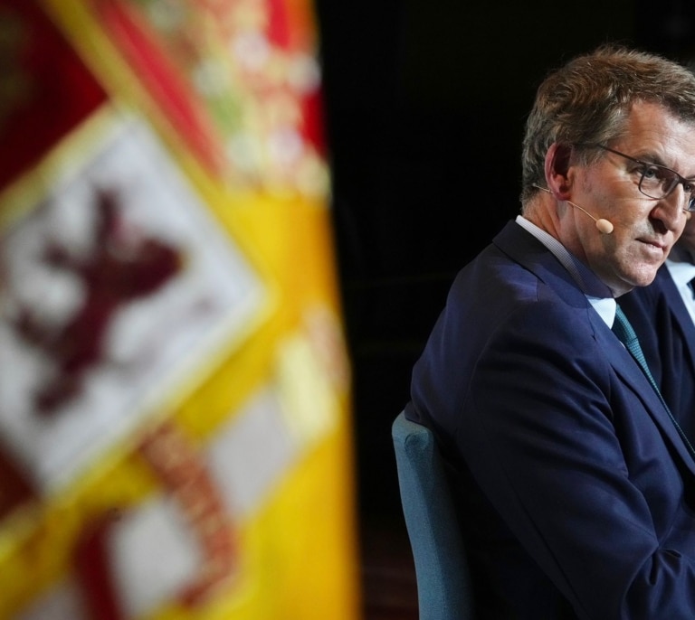 Aznar califica a Sánchez de "peligro para la democracia" y anuncia que presentará batalla
