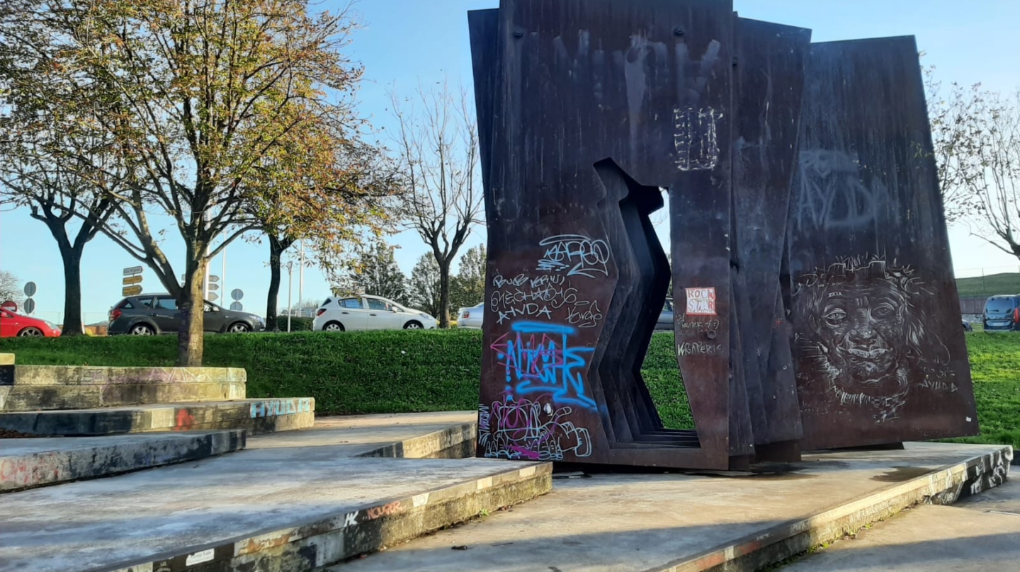 Ibarrola, una obra vandalizada y olvidada en su localidad natal