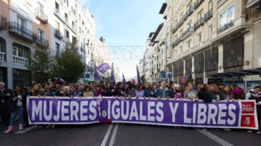 Miles de mujeres salen a las calles en toda España contra la violencia machista en unas marchas marcadas por la división