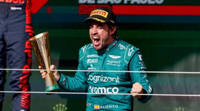 Alonso hace magia y se sube al podio por centímetros en Brasil