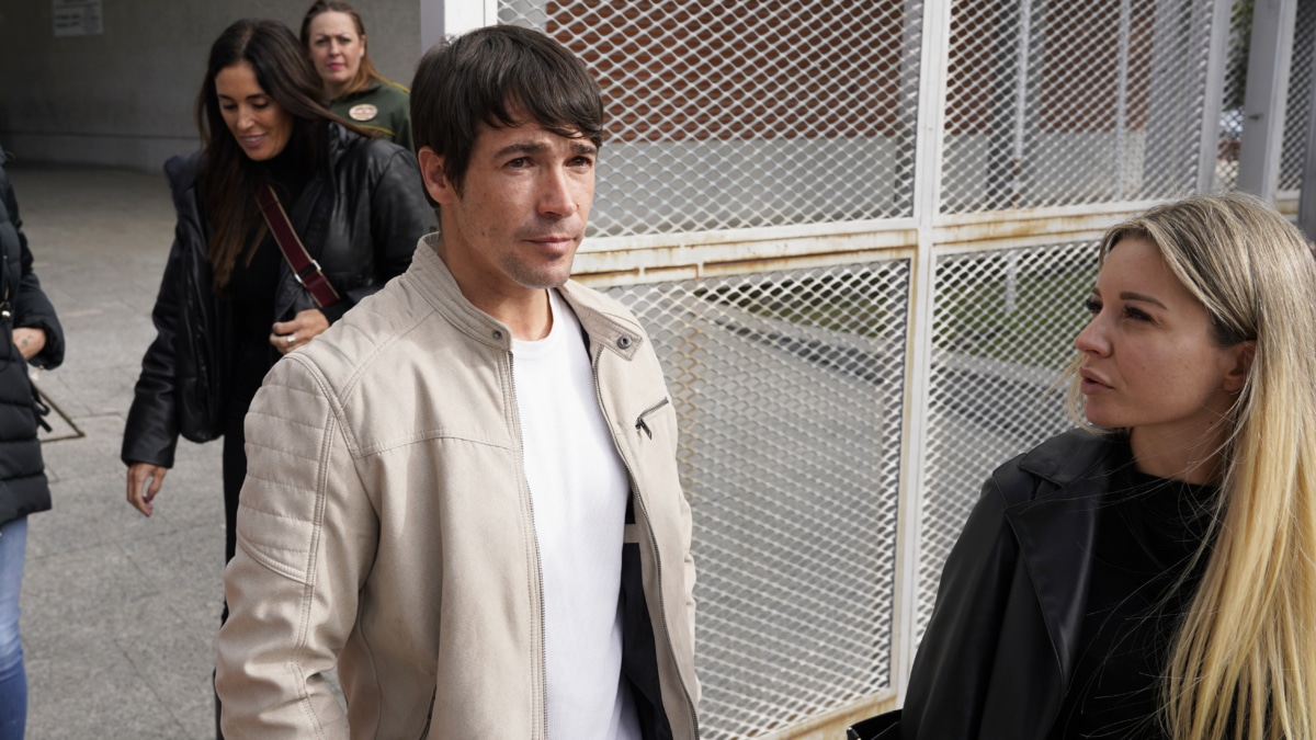 Juan José Ballesta sale del juzgado junto a su abogada