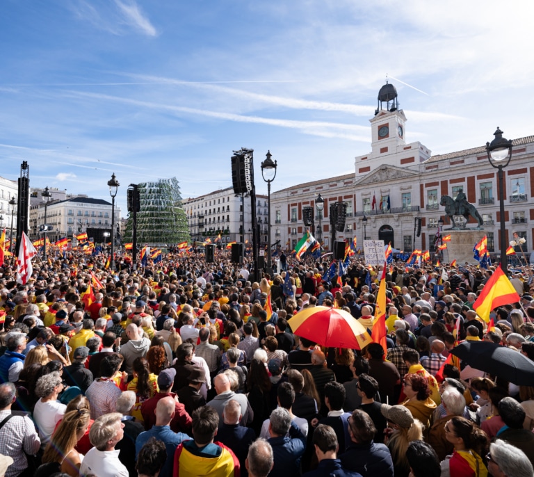 La derecha llena la calle