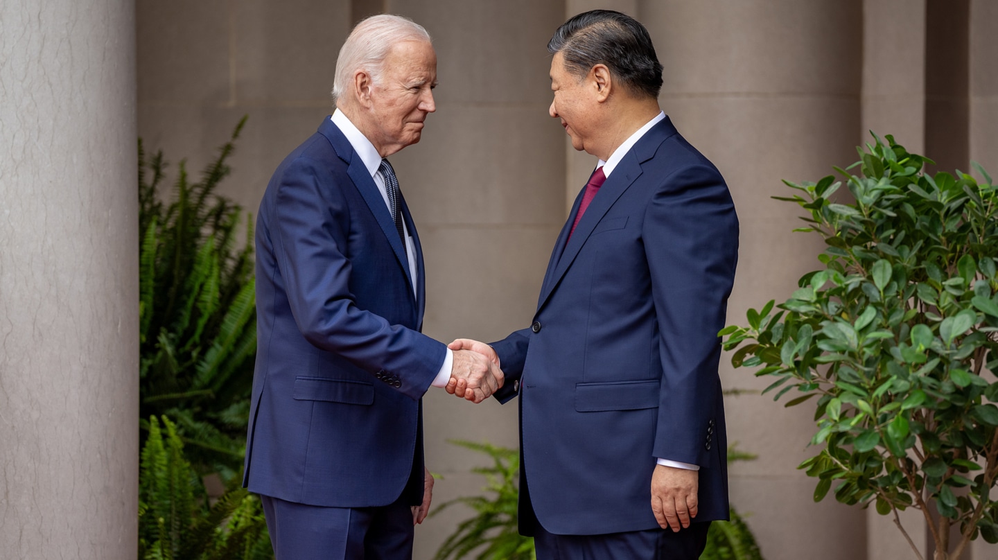 Joe Biden saluda a Xi Jinping en Woodside