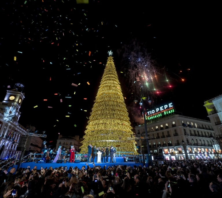 Llega la Navidad "más mágica" a la capital: 12 millones de luces led iluminan Madrid un año más