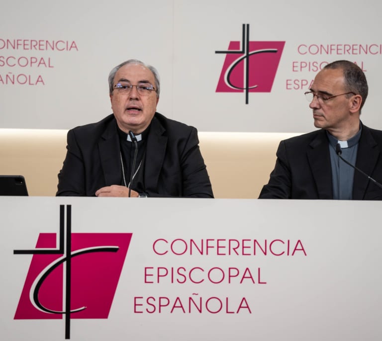 El informe encargado por la Iglesia recoge 1.383 denuncias y 2.056 víctimas de abusos sexuales