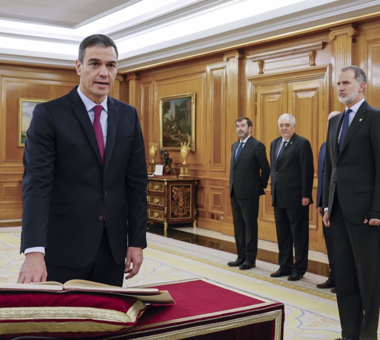 Sánchez promete su cargo como presidente del Gobierno ante el rey Felipe VI