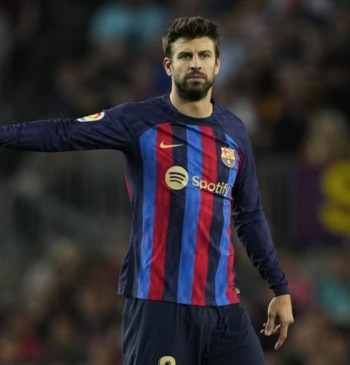 Gerard Piqué se aleja de Clara Chía y se acerca a Shakira