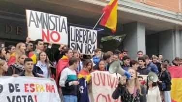 La protesta contra la amnistía llega a la universidad: "La juventud es la esperanza"