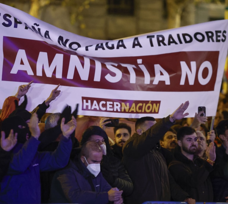 De Democracia Nacional a Hacer Nación: los ultras que engrosan las "protestas cívicas" a las que llama Vox