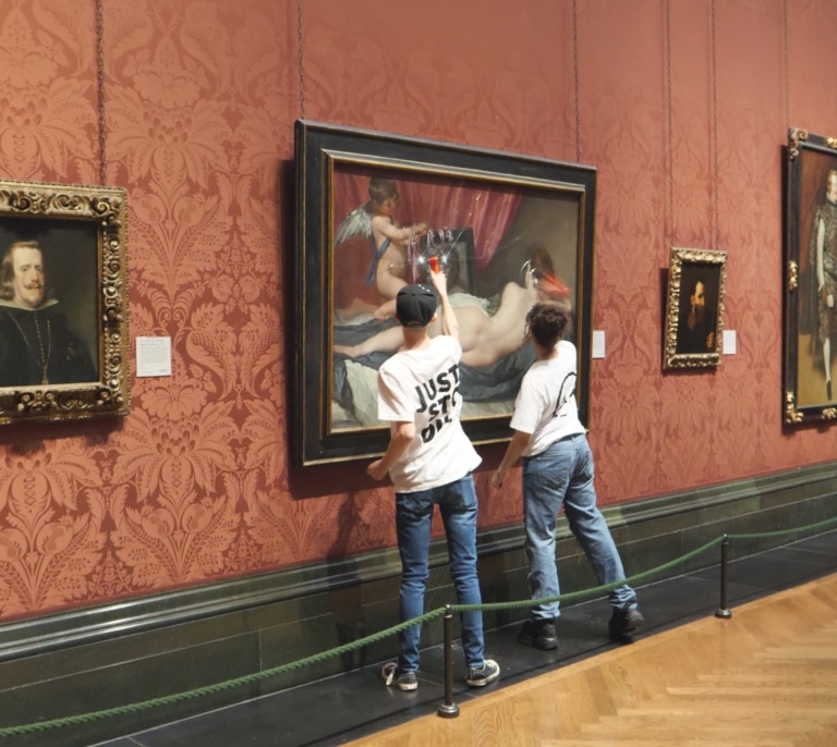 Activistas climáticos atacan a martillazos a 'La Venus del Espejo' de Velázquez en la National Gallery de Londres