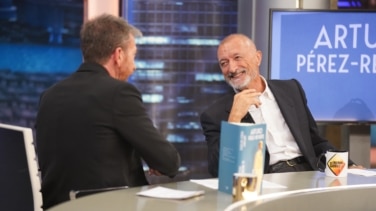 Pérez-Reverte se declara "fan" de Pedro Sánchez: "Es un personaje absolutamente amoral"