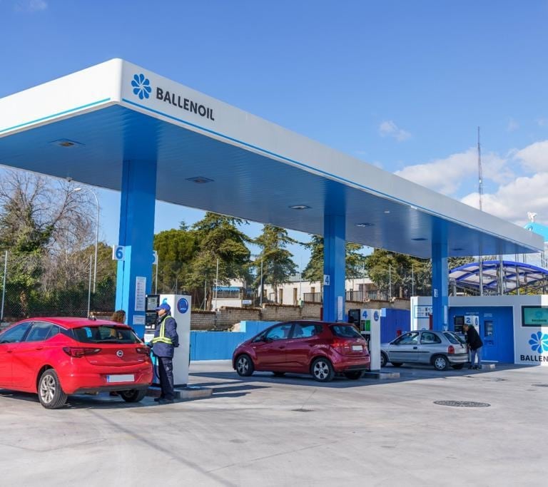 Cepsa revienta el mercado comprando las gasolineras low cost Ballenoil