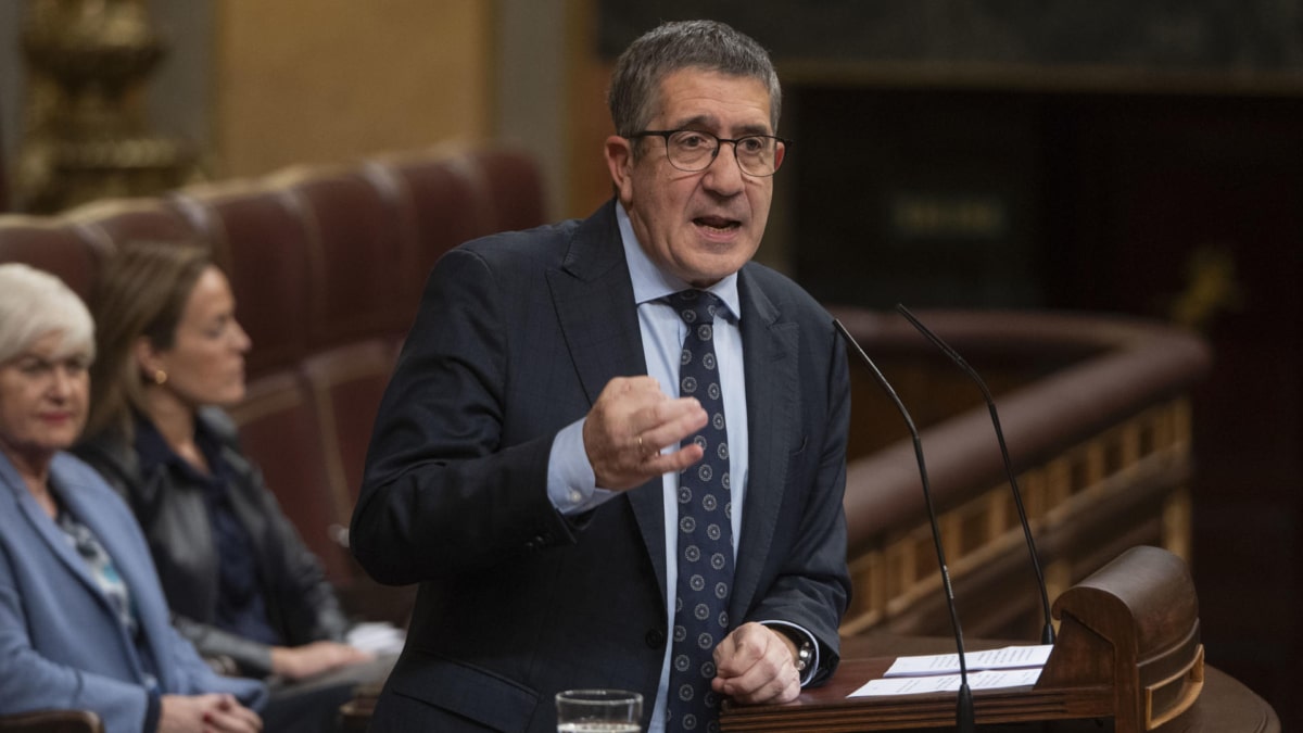 El portavoz del PSOE, Patxi López interviene en el debate de la toma en consideración de la proposición de ley del PSOE de amnistía.