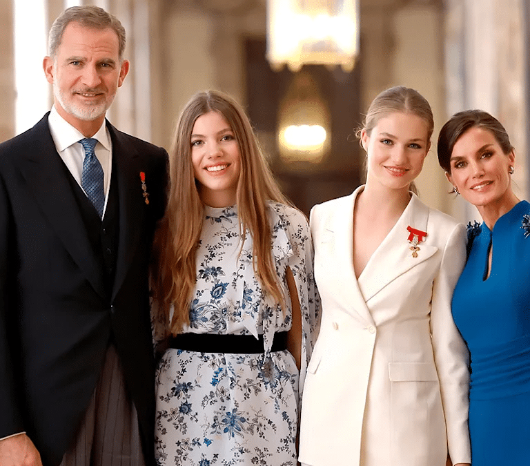 Los Reyes felicitan la Navidad recordando el momento más importante de Leonor