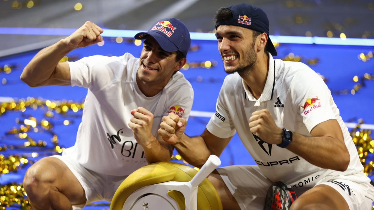 Juan Lebron y Alejandro Galan celebran su victoria en el Madrid Premier Padel P1 2022