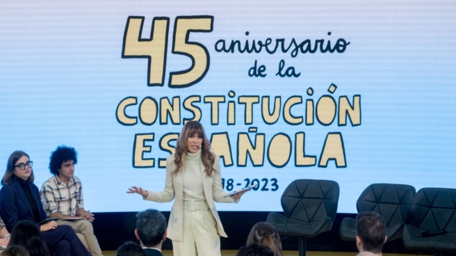 Journalist Maria Gomez at an event dedicated to the 45th anniversary of the Constitution.