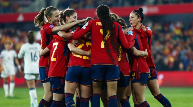La Selección Femenina de Fútbol, la casa de los líos en mitad de la gloria