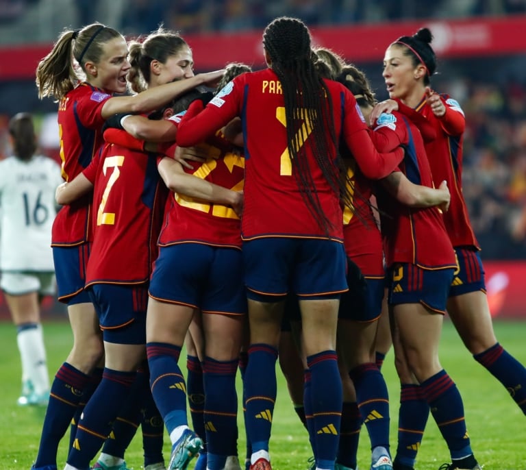 La Selección Femenina de Fútbol, la casa de los líos en mitad de la gloria