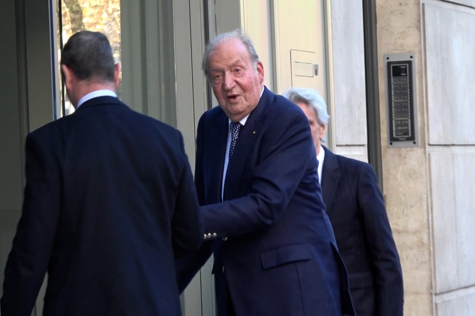 King Juan Carlos upon arrival at the Pabu restaurant, where the birthday of Infanta Elena is being celebrated.