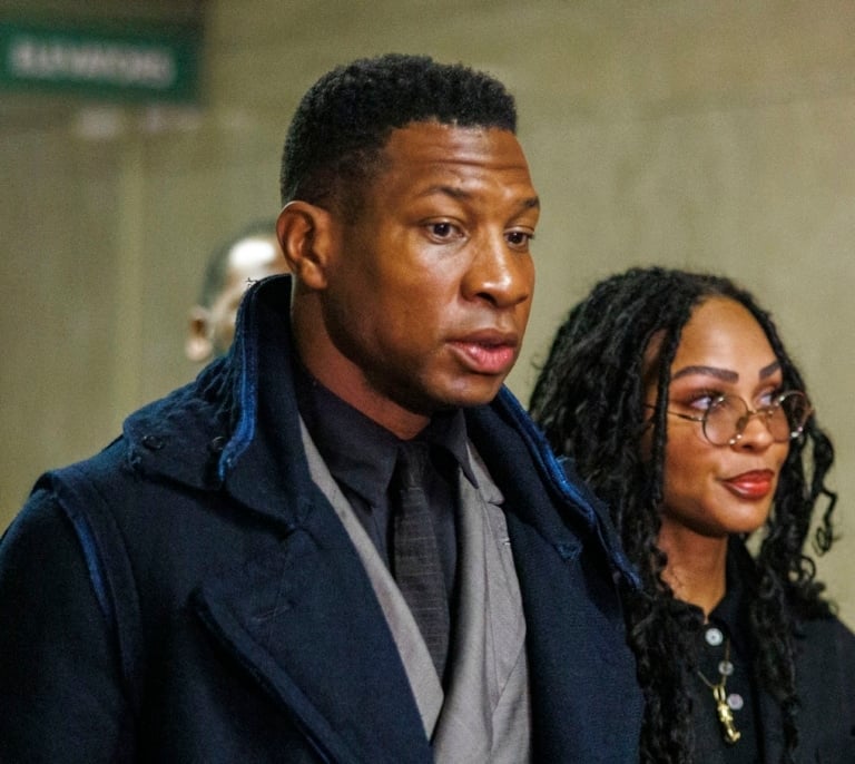 El actor estadounidense Jonathan Majors, condenado por agresión y acoso a su exnovia