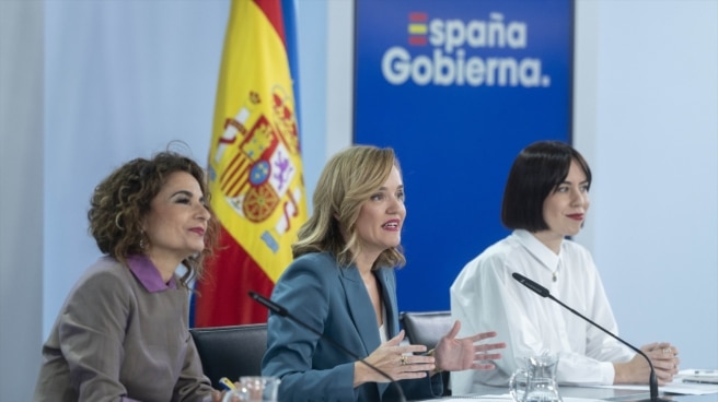 Fourth Vice President and Minister of Finance and Public Affairs Maria Jesús Montero;  The minister's press secretary, Pilar Alegria, and the Minister of Science, Innovation and Universities, Diana Morant, during a press conference after the meeting of the Council of Ministers.