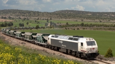 Renfe sigue perdiendo negocio de mercancías mientras su potencial socia gana cuota