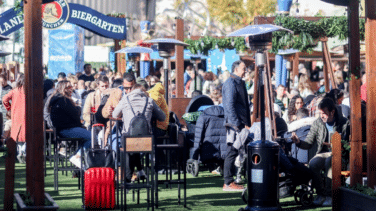 Desorden de churros y barracas en la nueva Plaza de España: “La navidad es un desastre”