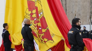 200 años de la Policía: así ha sido el izado de la bandera en Colón