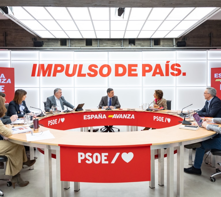 El PSOE busca relanzar su proyecto y arropar a su candidato en Galicia con Zapatero como telonero