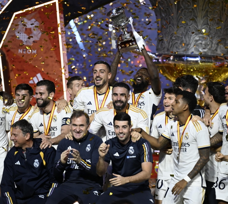 El Madrid abruma al Barça en la Supercopa de Vinicius