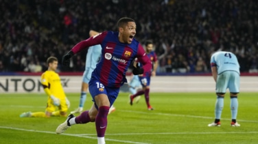 Víctor Roque saca al Barça de la tiniebla con un gol en el minuto 63