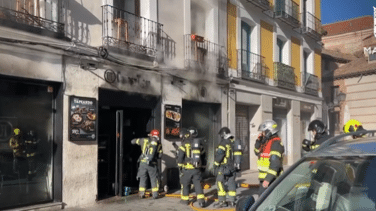 Incendio en La Latina de Madrid: el fuego afecta a un restaurante y una vivienda