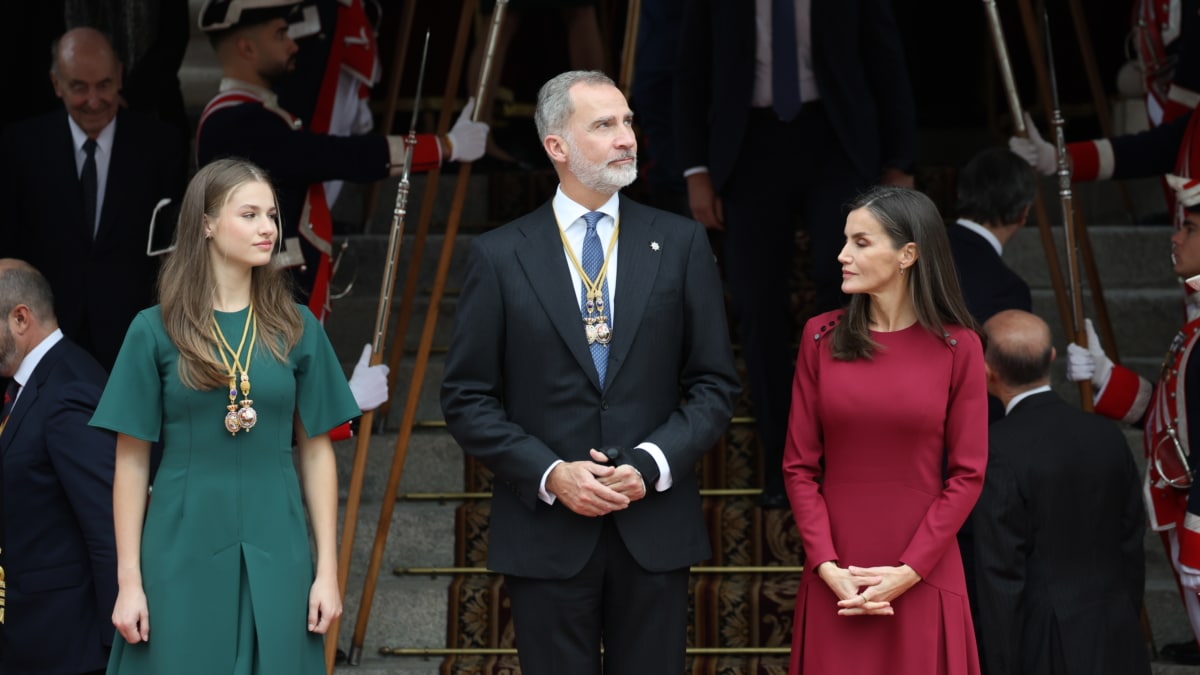Los reyes y la princesa Leonor a la salida de la Solemne Sesión de Apertura de las Cortes Generales de la XV Legislatura, en el Congreso de los Diputados.