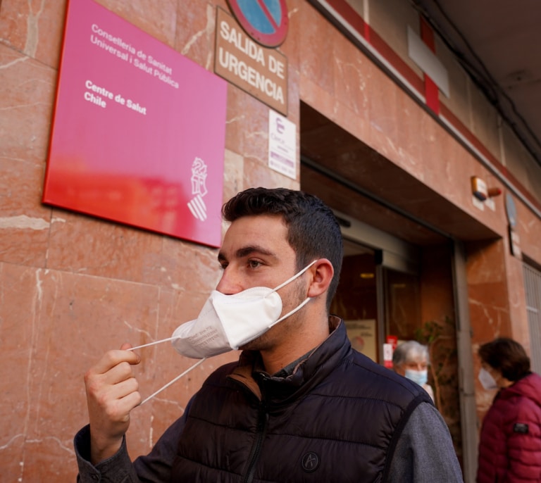 La Comunidad Valenciana retira la mascarilla obligatoria en los centros sanitarios