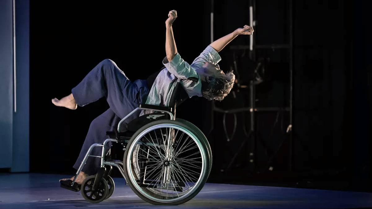 Montse Colomé danza sobre ruedas en 'Moríos'.
