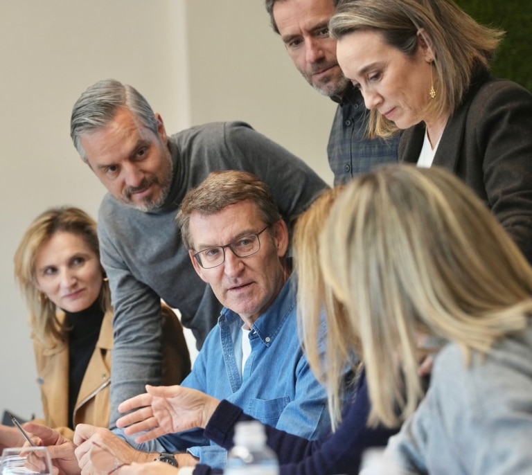 Feijóo aplaza la convención ideológica del PP para volcarse en las elecciones