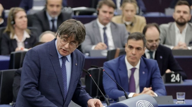 Puigdemont comparece ante Sánchez en el Parlamento europeo.