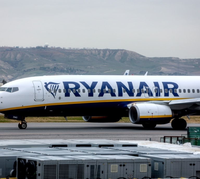 Máxima tensión entre Aena y Ryanair: acusa a la aerolínea de "chantaje" para usar los aeropuertos "gratis"